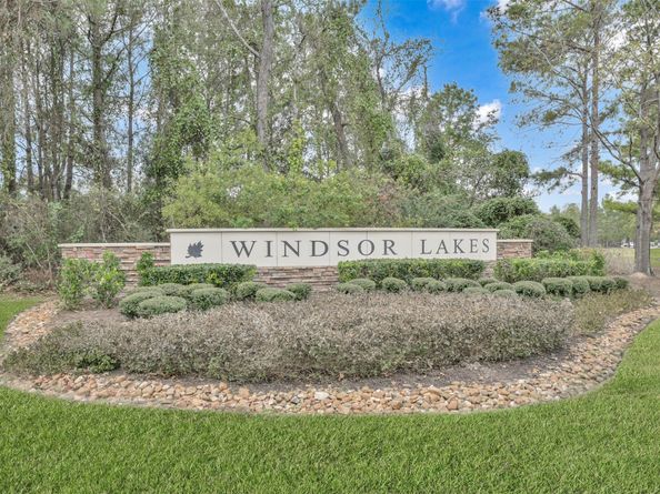 71 E Victory Lake Drive, Conroe TX 77384