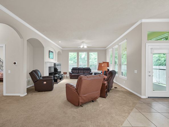 71 E Victory Lake Drive, Conroe TX 77384