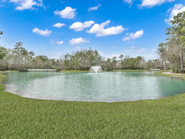 71 E Victory Lake Drive, Conroe TX 77384