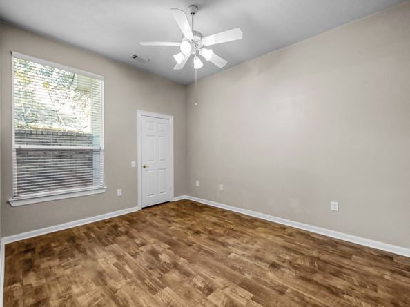 71 E Victory Lake Drive, Conroe TX 77384