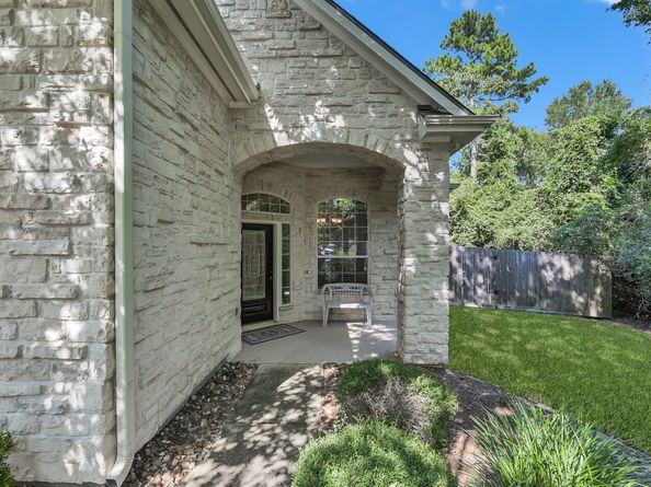 71 E Victory Lake Drive, Conroe TX 77384