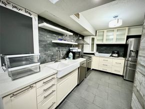 8918 Bissonnet Street 402, Houston TX 77074