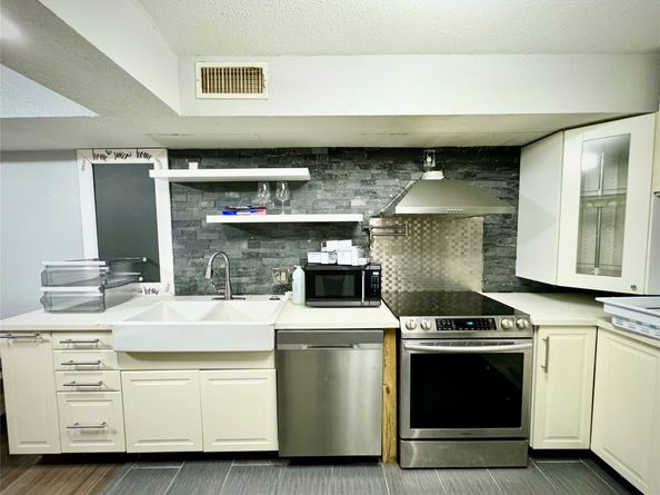 8918 Bissonnet Street 402, Houston TX 77074