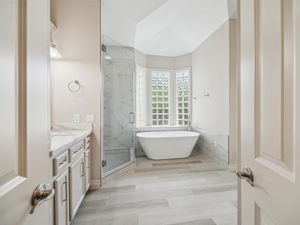 11 Twin Greens Court, Houston TX 77339