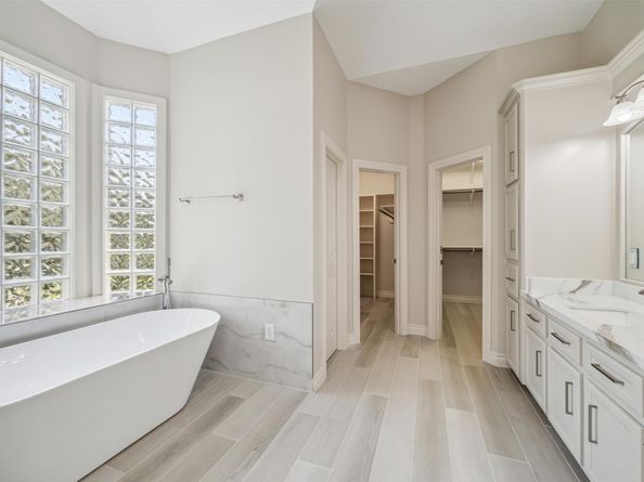 11 Twin Greens Court, Houston TX 77339