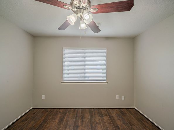 1402 Rising Springs Lane, Houston TX 77073