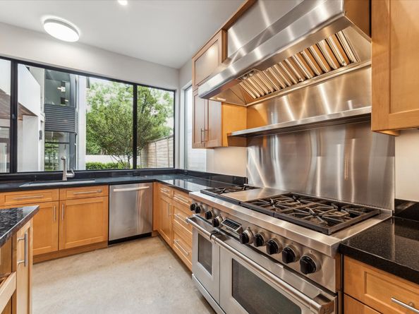 2107 Wroxton Road, Houston TX 77005