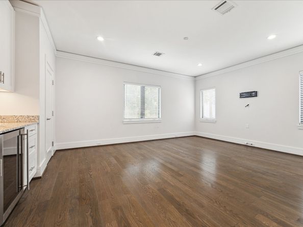 2107 Wroxton Road, Houston TX 77005
