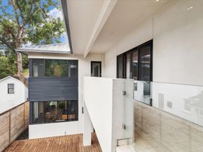 2107 Wroxton Road, Houston TX 77005