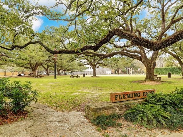 2107 Wroxton Road, Houston TX 77005