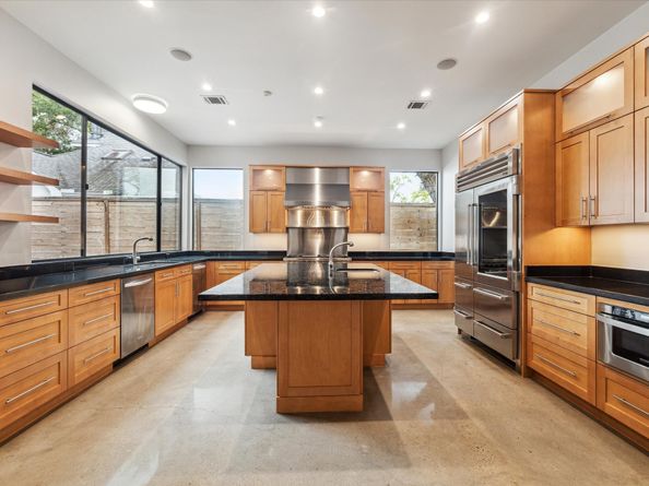 2107 Wroxton Road, Houston TX 77005