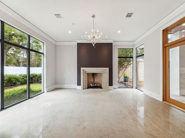 2107 Wroxton Road, Houston TX 77005