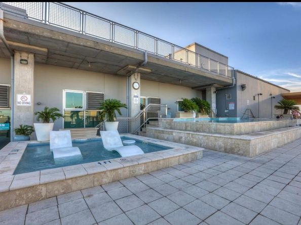 2000 Bagby ST 7423, Houston TX 77002