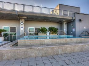 2000 Bagby ST 7423, Houston TX 77002