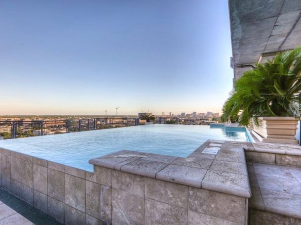 2000 Bagby ST 7423, Houston TX 77002