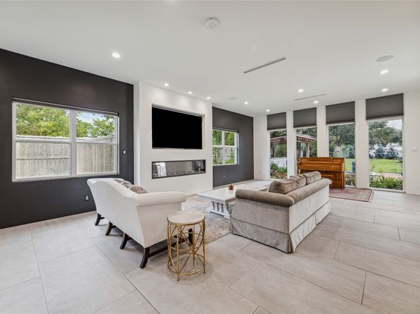 2214 Hoskins Drive, Houston TX 77080