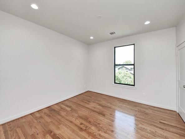 4541 Walker St, Houston TX 77023