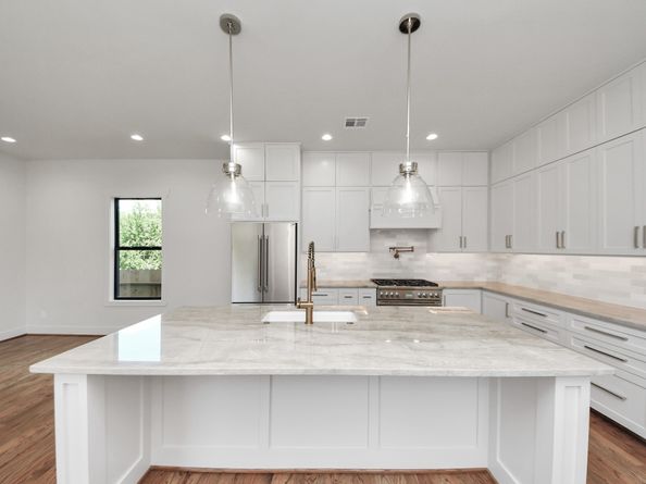 4541 Walker St, Houston TX 77023