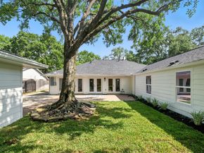 10047 Meadow Lake Lane, Houston TX 77042