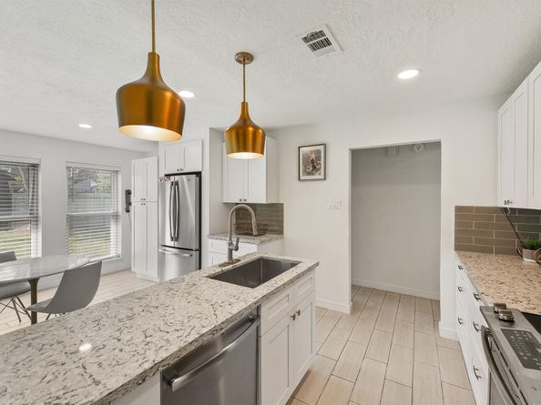 2213 Broadlawn Drive, Houston TX 77058