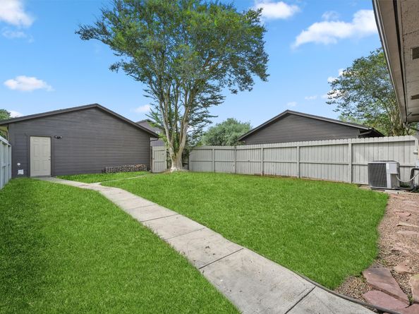 2213 Broadlawn Drive, Houston TX 77058