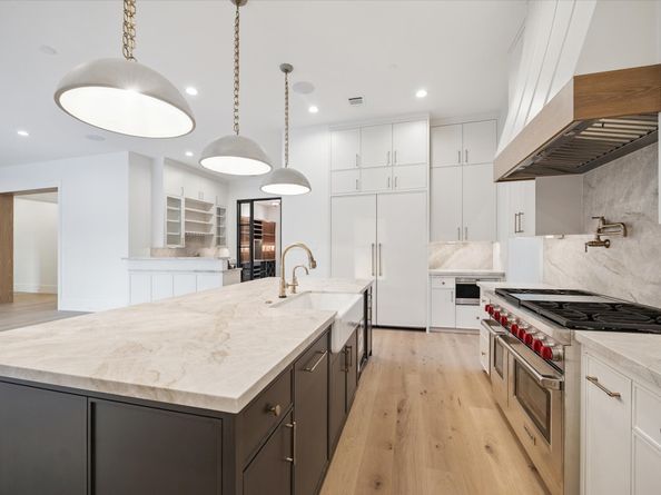 205 Fleetway Drive, Hunters Creek Village TX 77024