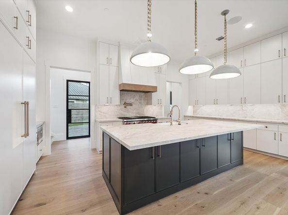 205 Fleetway Drive, Hunters Creek Village TX 77024