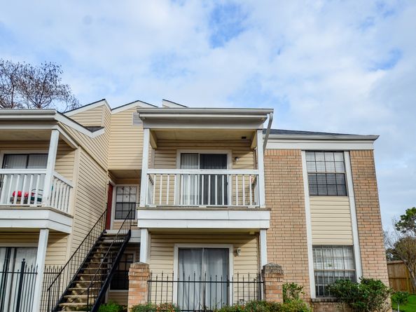 2750 Holly Hall Street 716, Houston TX 77054