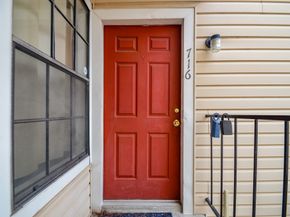 2750 Holly Hall Street 716, Houston TX 77054