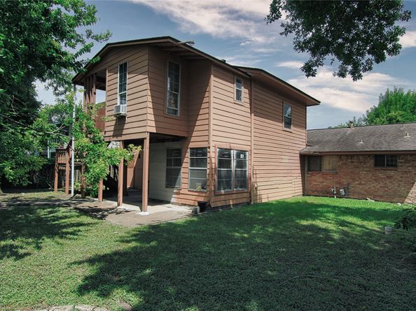 4002 Charriton Drive, Houston TX 77039