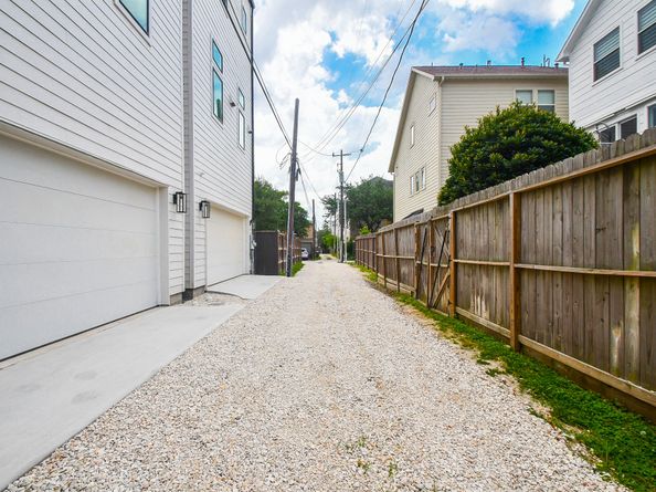 4705 Gibson Street, Houston TX 77007