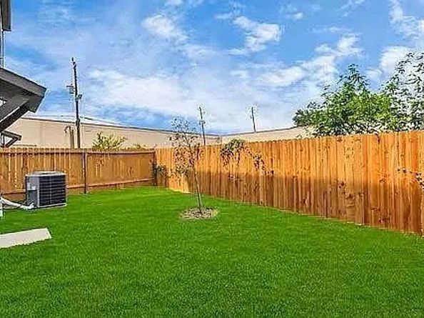 1915 Kolfahl Street B, Houston TX 77023