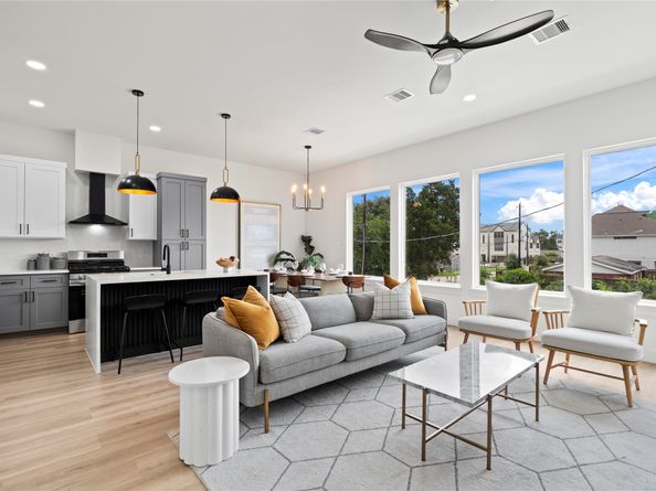 6908 England Street, Houston TX 77021
