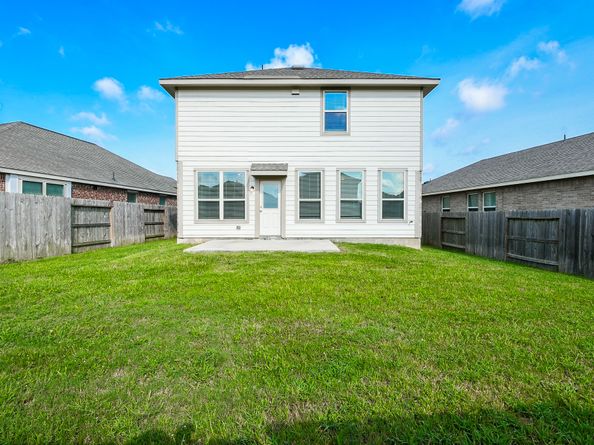 18825 Amaro Hills Drive, New Caney TX 77357