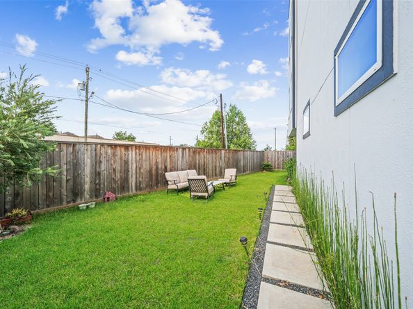 1318 Reinerman Street, Houston TX 77007