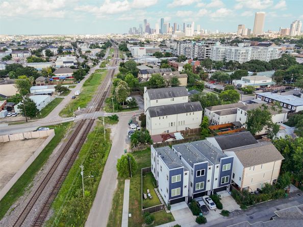 1318 Reinerman Street, Houston TX 77007