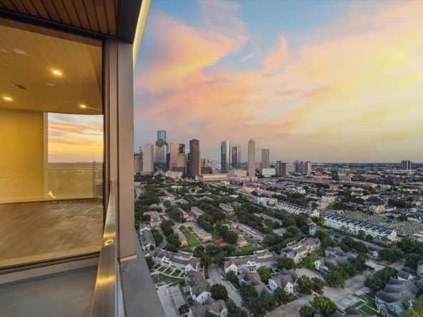 1711 Allen Parkway 2403, Houston TX 77019