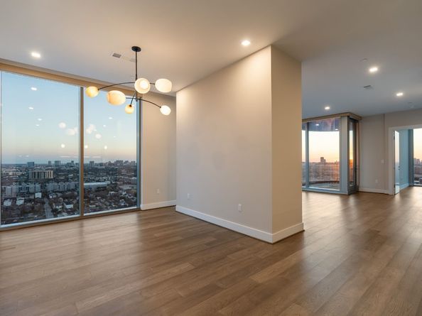 1711 Allen Parkway 2403, Houston TX 77019