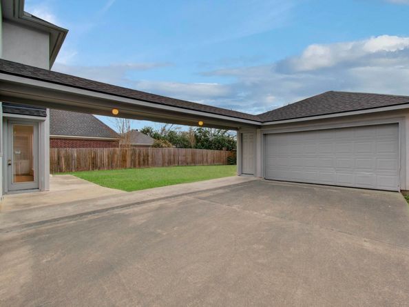 5425 Loch Lomond Drive, Houston TX 77096