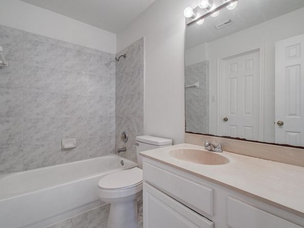 5425 Loch Lomond Drive, Houston TX 77096