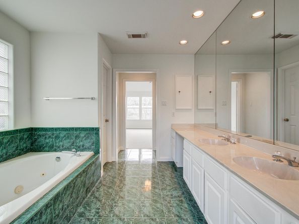 5425 Loch Lomond Drive, Houston TX 77096