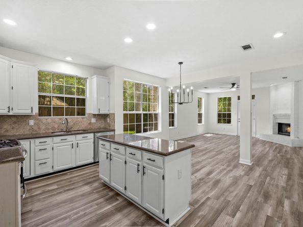 31 Trailhead Place, The Woodlands TX 77381