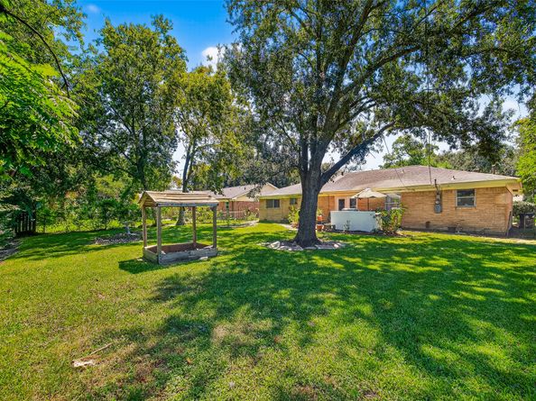 6014 Dawnridge Drive, Houston TX 77035