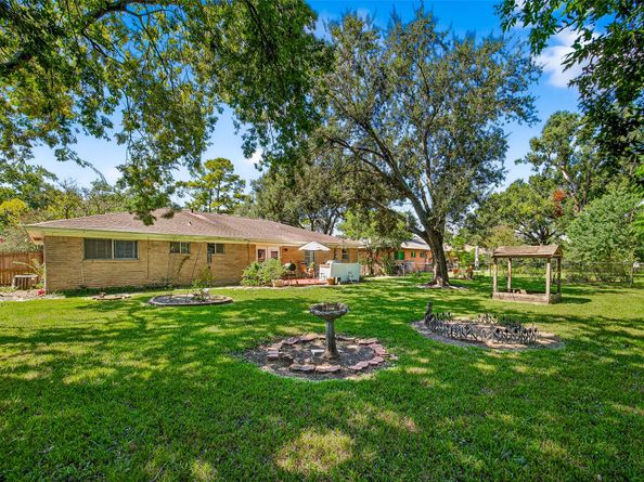 6014 Dawnridge Drive, Houston TX 77035