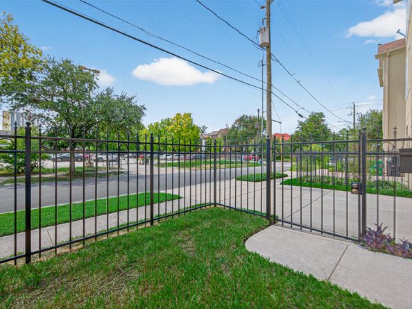 1505 Wentworth Street, Houston TX 77004