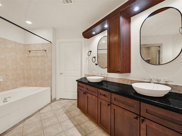 1900 Genesee Street 310, Houston TX 77006