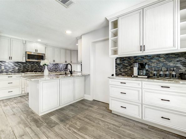 1904 Nursery Road, The Woodlands TX 77380