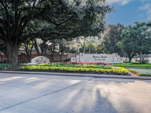 2822 Stuart Manor, Houston TX 77082
