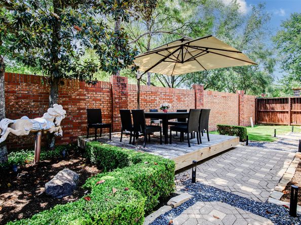 2822 Stuart Manor, Houston TX 77082