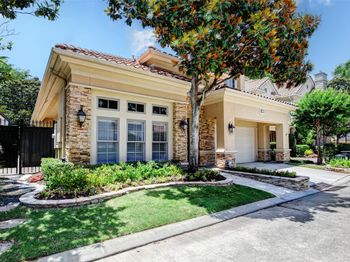 2822 Stuart Manor